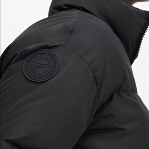 Fabletics Wander Cropped Puffer. Never worn.